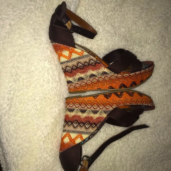 MIA Brown Embroidery Multi Colored Wedge Sandal Sz 8 - Picture 6 of 12